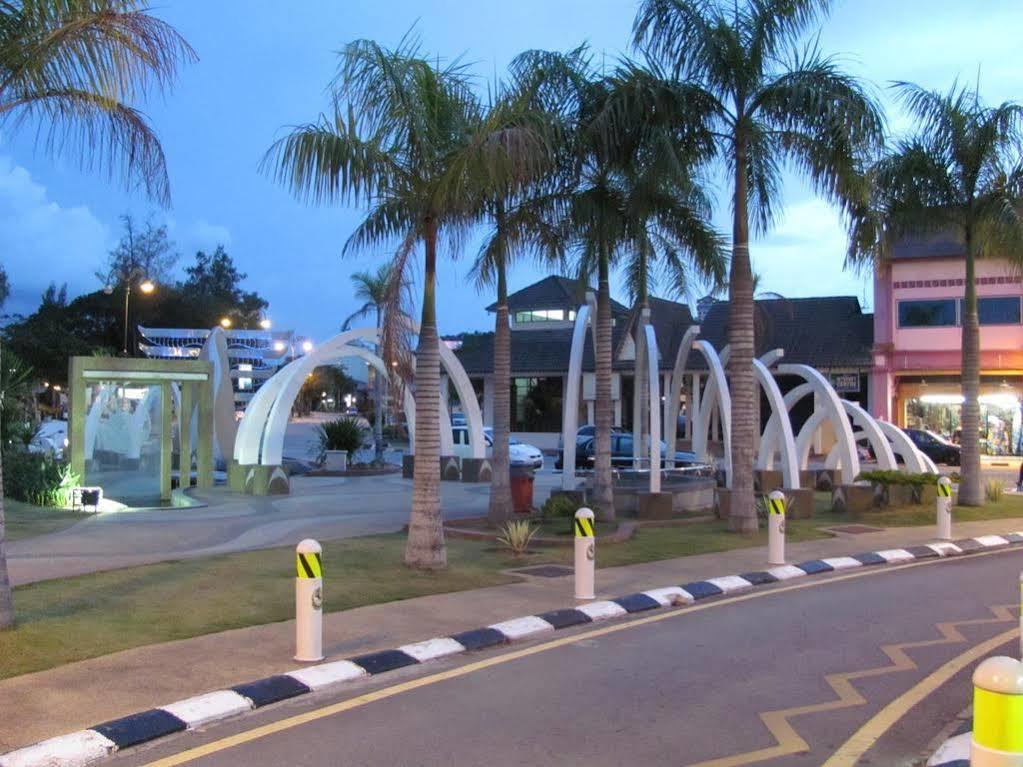 OYO 44101 Hotel DJ Palace Lumut Exterior foto